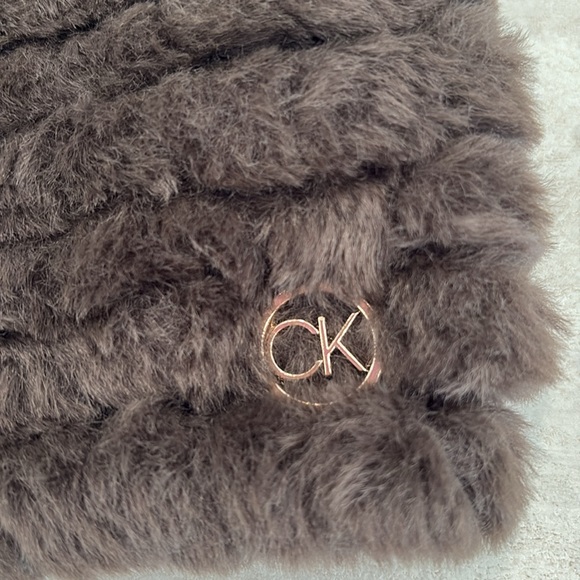 NWOT toque. Brown Calvin Klein. Smoke free home. - Picture 3 of 3